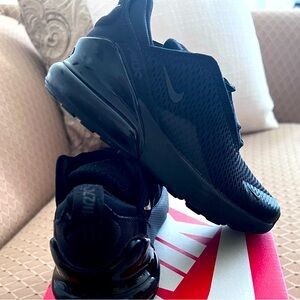 Nike Air Max 270 in Excellent Condition!!